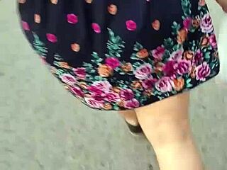 Hej, zvednu jí sukni na ulici a ukážu ten obrovský zadek!