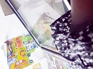 Upskirt en la tienda