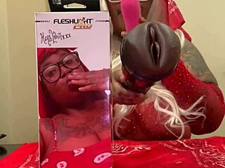 I'm spreading this pussy wide open