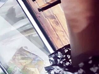 Upskirt en la tienda