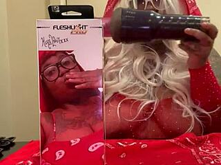 I'm spreading this pussy wide open