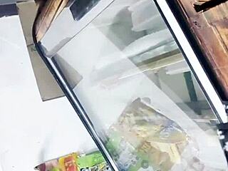 Upskirt en la tienda