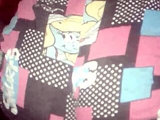 She's shaking that big ass while getting a blowjob