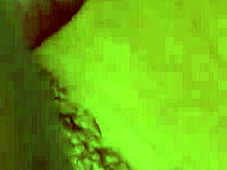 brineta beba dobija prljavu facijalnu nakon intenzivnog međurasnog dp