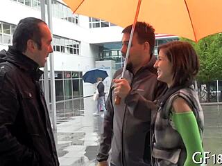 Fant, prodaj mi svojo sladko najstnico 18+ za sesanje in hardcore jebanje