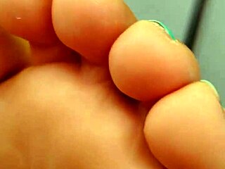 Feeling so tempted in this tent with a big booty goddess