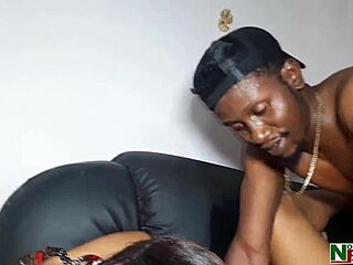 Invited friend to enjoy mature milf’s house fun