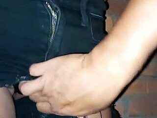 cuñada cumpliendo apuesta después de la fiesta