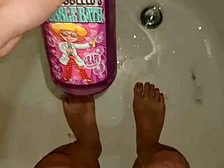hey, check out this rando nude bathing with a wild feet fetish obsession