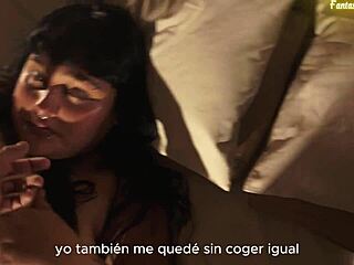 Cosquinha na enteada Alison para tocá-la secretamente em fantasia