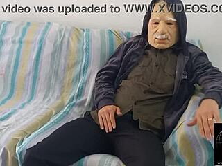 Vov� Ventura dreaming about the maid in his house