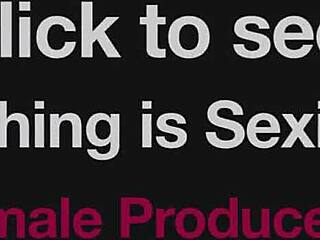 Milf Helena fingrer sin behårede fisse til intens klimaks