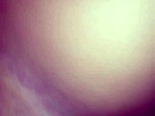 Η Tikki γαμιέται σκληρά με μεγάλο πούτσο και καυλωμένο χύσιμο