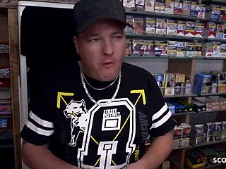 Egon fucks Mia in the kiosk