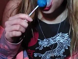 bonneyuwu playing with 3 sweet lollipops today