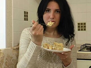 cute boo girl sent me a hot solo video in the shower