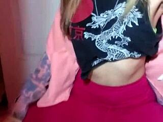 bonneyuwu playing with 3 sweet lollipops today