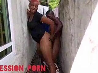 A beautiful woman has sex with a tall lizzy in an amazing way