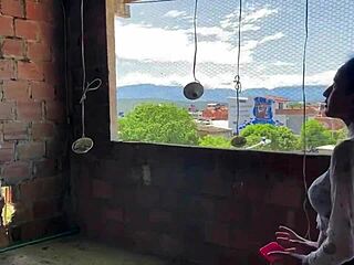 le chupo el culo y coño a la esposa del jefe... sueldo subiendo! 💦
