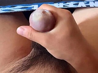 i put a condom on and masturbate in this solo session