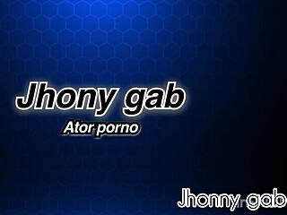 Suzie Kurvička si v kadi nabančit obří čurák