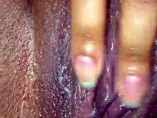 watch this fat latina masturbate her pussy?