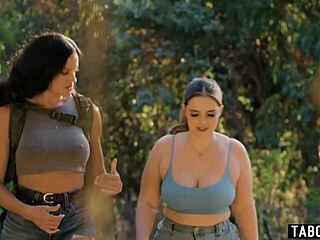 مثلية بيني باربر تنيك امرأة سمينة كودي فور باستخدام حزام زب