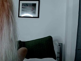 Tetovaná BBW Bambi kráska sere starší s velkou prdelí