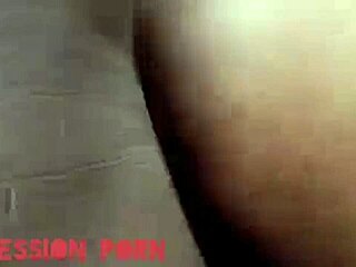 A beautiful woman has sex with a tall lizzy in an amazing way