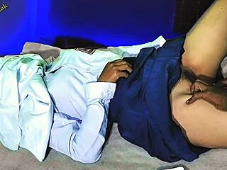 Guru Kenalin Vibrator Baru ke Murid Asia buat Main Liar