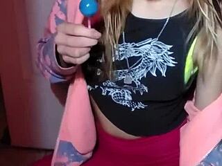 bonneyuwu playing with 3 sweet lollipops today