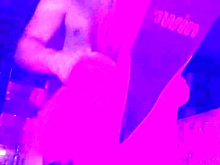 Skinny Model Enjoys Rough Quickie Fucking With Bodybuilder