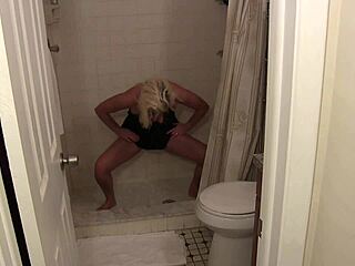 Kinky milf shows off her pretty pussy with a bold pee