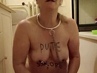 Schiava MILF pubblica si bagna con gioco bondage all'aperto