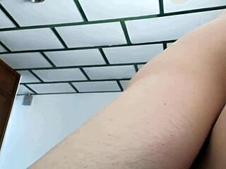 Sexo apasionado entre 2 hermanastros se le viene adentro