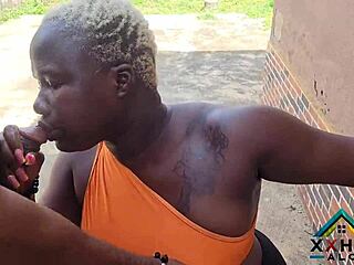 ¡Oh sí, toma esa polla gorda a perrito, zorra más traviesa, córrete en mi cara!