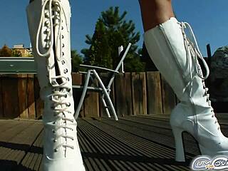 does this blonde crave five facial cumshots?