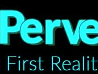 nerdy dude tricks wannabe pornstar into sucking his big dick 😏