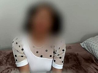 Indian Amateur Universitaria Sucks and Gets Creampied in Uncensored POV Casting