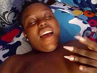 Min fyldige kropp trenger noe inni fitta