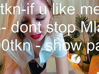 Man, her lips are just amazing on cam!