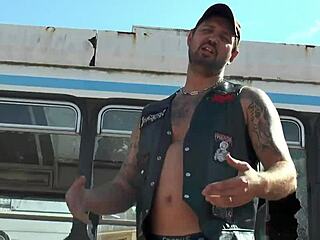 Martyr Se Folla Una Joven Morena Con Tetas Muy Grandes En El Autobus