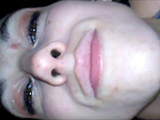 Mengapa Tidak Cuba Facefuck Terbalik Dengan Gagging Sengit?