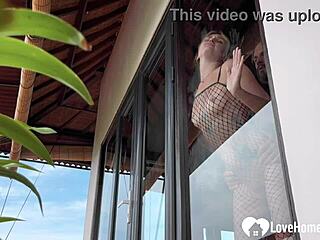 ele disse ajoelha e mama, depois empina a bunda para anal