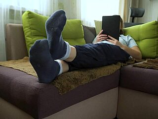 Oh, show off those bare soles!