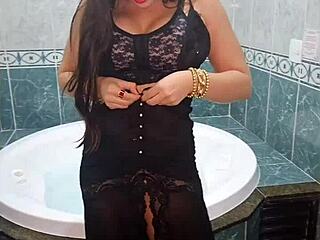 Pamela pantera cumming with anal plug in erotic chair