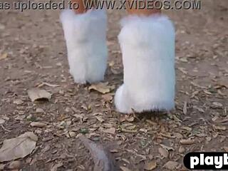 Großtittige Brünette MILF zieht sich sexy aus und zeigt ihren geilen Körper draußen!