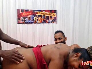 Magrelo Socando Forte Da Gordinha Milf