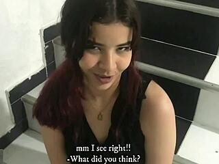 Perfekt stedsøster suger deepthroater og får creampie i hjemmelavet scene