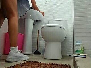 Latina teen 18+ in skirt shows perfect body as mi profesor de ingles enseña muy bien.